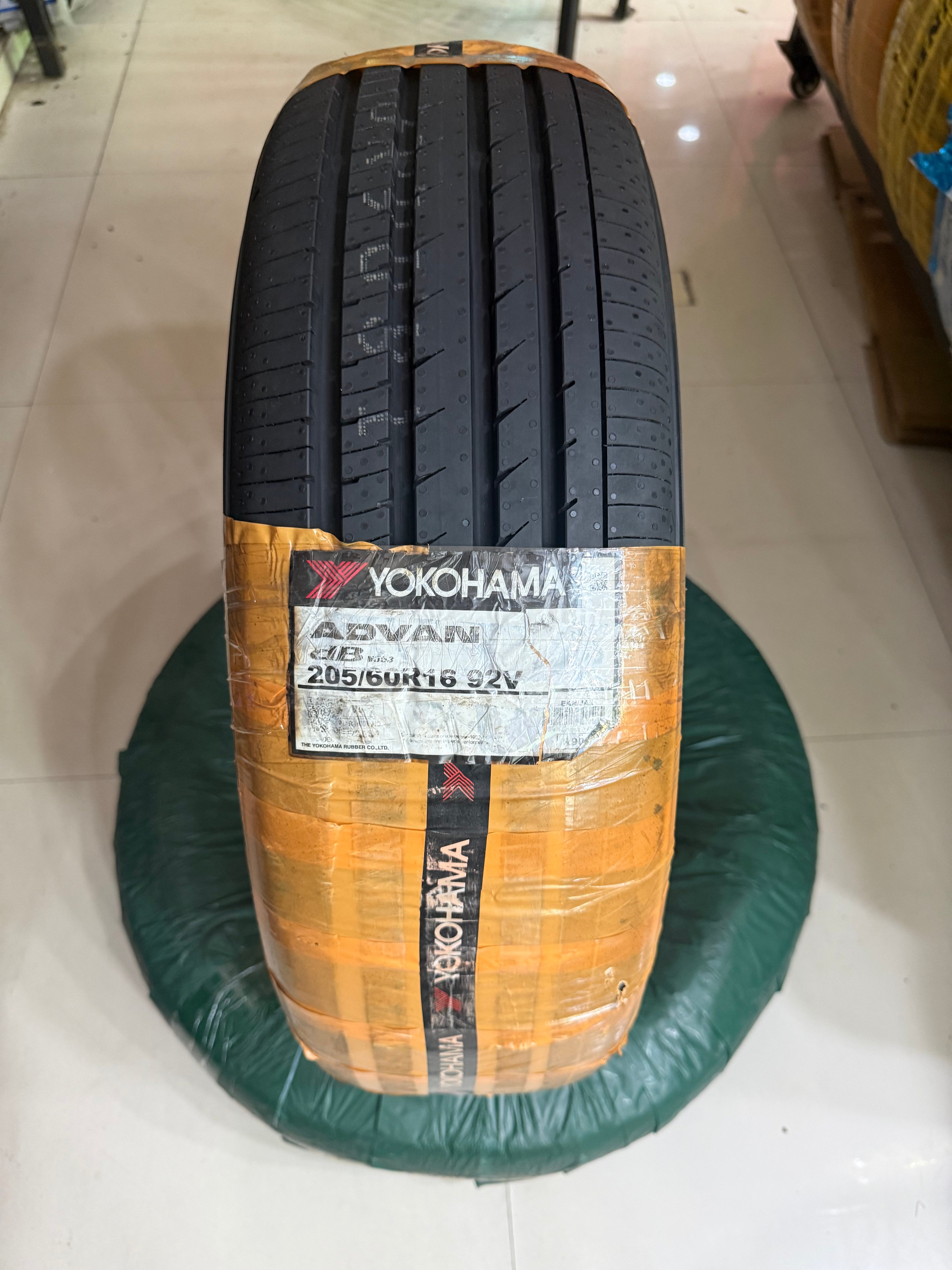 Yokohama Advan db 205/50R/16 92V